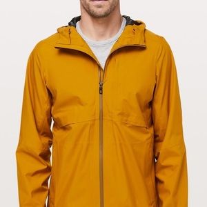 lululemon Outpour Shell in Fool's Gold size large